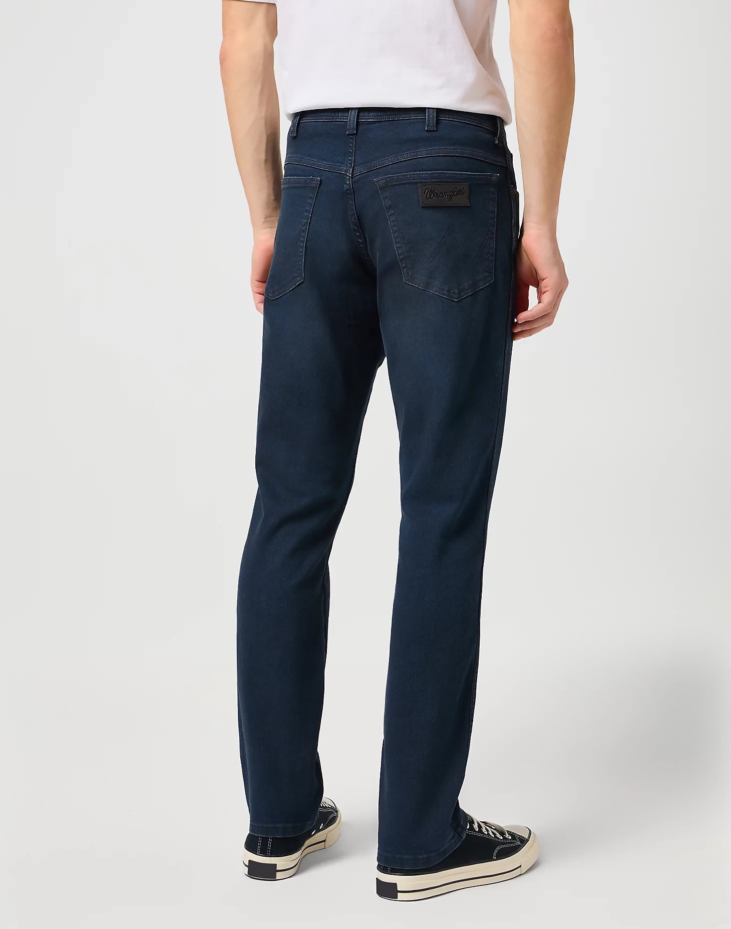 WRANGLER SLIM MEDIUM STRETCH IN BRUISED RIVER JEANS